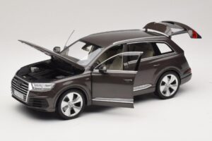 Audi Q7 4M Argus Brown Minichamps 1:18 5011407615 メタル - 画像 2/8
