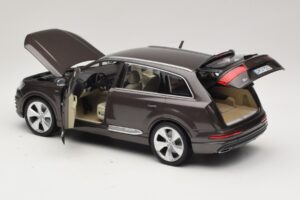 Audi Q7 4M Argus Brown Minichamps 1:18 5011407615 メタル - 画像 5/8
