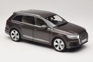 Audi Q7 4M Argus Brown Minichamps 1:18 5011407615 メタル - 画像 6/8