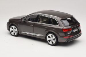 Audi Q7 4M Argus Brown Minichamps 1:18 5011407615 メタル - 画像 7/8