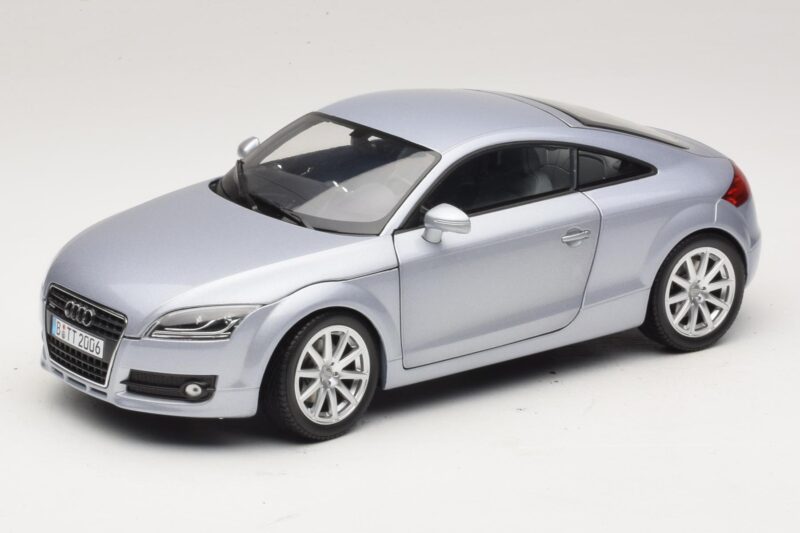 Audi TT 8N Silverblue Metallic Minichamps 1:18 100015020 メタル