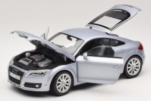 Audi TT 8N Silverblue Metallic Minichamps 1:18 100015020 メタル - 画像 2/8