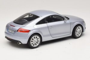 Audi TT 8N Silverblue Metallic Minichamps 1:18 100015020 メタル - 画像 3/8