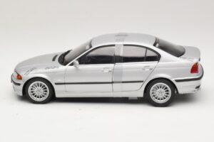 BMW 3-Series E46 6-Cylinder シルバー UT Models 1:18 20512 メタル - 画像 3/6