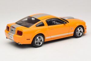 Ford Mustang GT S197 Grabber Orange Metallic AUTOart 1:18 73117-A1 メタル - 画像 3/8