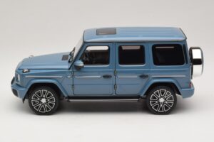 Mercedes G-Class W465 Vintage Blue Norev 1:18 183034 メタル - 画像 3/6