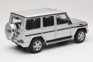 Mercedes G500 W463 LWB ディーラーエディション シルバー AUTOart 1:18 B66962142 メタル - 画像 3/8