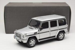 Mercedes G500 W463 LWB ディーラーエディション シルバー AUTOart 1:18 B66962142 メタル - 画像 8/8