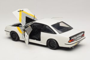Opel Manta B GT/E ホワイト カスタムブラックホイール Revell 1:18 08422 メタル - 画像 5/8