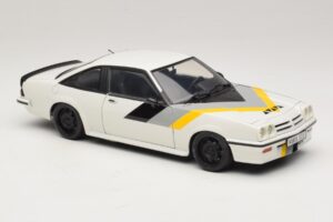 Opel Manta B GT/E ホワイト カスタムブラックホイール Revell 1:18 08422 メタル - 画像 6/8