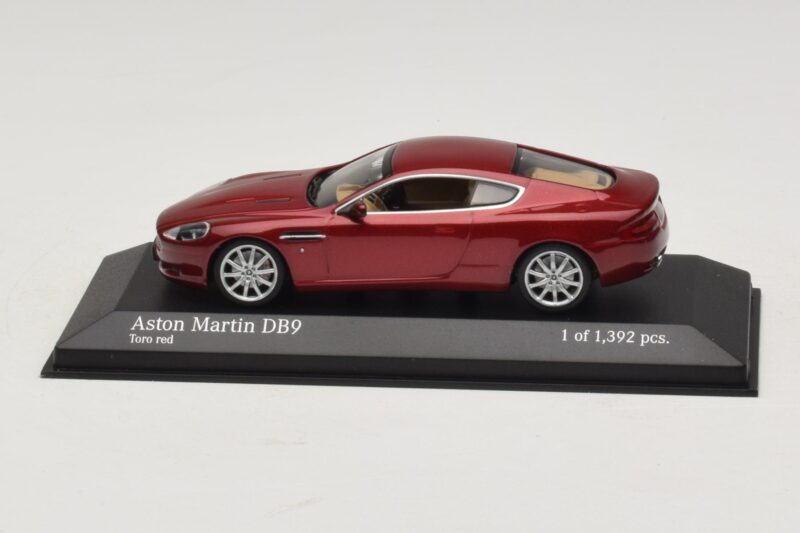 Aston Martin DB9 レッドメタリック Minichamps 1:43 400137340 メタル