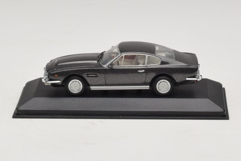 Aston Martin DBS On Her Majesty's Secret Service 交換用ボックス Minichamps 1:43 436137600-R1 メタル