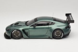 Aston Martin V12 Vantage GT3 グリーン AUTOart 1:18 81306 メタル - 画像 3/6