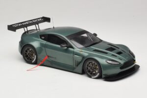 Aston Martin V12 Vantage GT3 グリーン AUTOart 1:18 81306 メタル - 画像 4/6
