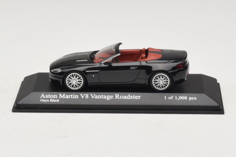 Aston Martin V8 Vantage Roadster ブラックメタリック Minichamps 1:43 400137431 メタル