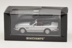 Aston Martin V8 Volante シルバー Minichamps 1:43 400137601 メタル - 画像 4/4