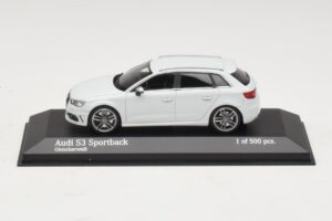 Audi S3 8V Sportback ホワイト Minichamps 1:43 437013010 メタル