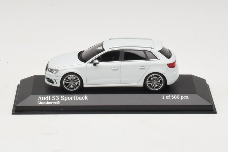 Audi S3 8V Sportback ホワイト Minichamps 1:43 437013010 メタル