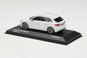 Audi S3 8V Sportback ホワイト Minichamps 1:43 437013010 メタル - 画像 3/4