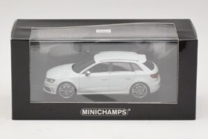 Audi S3 8V Sportback ホワイト Minichamps 1:43 437013010 メタル - 画像 4/4