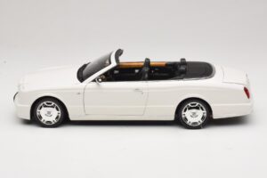 Bentley Azure Glacier White 交換用ボックス Minichamps 1:18 100139502-R1 メタル - 画像 4/8