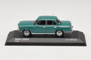 BMW 2000A グリーン Minichamps 1:43 437023001 メタル