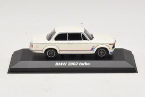 BMW 2002 Turbo ホワイト Maxichamps 1:43 940022201 メタル
