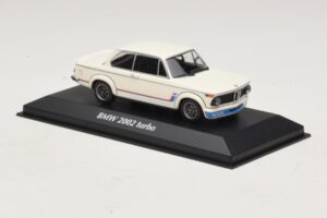 BMW 2002 Turbo ホワイト Maxichamps 1:43 940022201 メタル - 画像 3/4