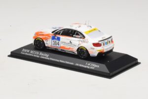BMW M235i Team Rent2drive #304 Ackermann / Wishkirchen 24 Hours of Nurburgring 2015 Minichamps 1:43 437152504 メタル - 画像 3/4