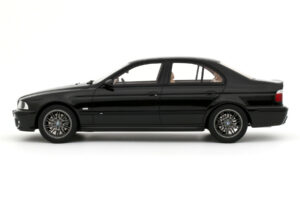 BMW M5 E39 Black Sapphire Metallic Otto 1:18 OT1338 レジン - 画像 3/4