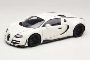 Bugatti Veyron Super Sport ホワイト Minichamps 1:18 100110844 メタル