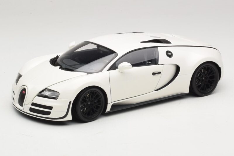 Bugatti Veyron Super Sport ホワイト Minichamps 1:18 100110844 メタル
