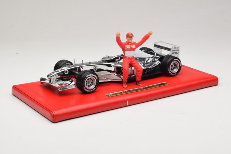 Ferrari F2004 #1 M. Schumacher Six Time World Champion 2004 クロームシルバー Hot Wheels 1:18 C7332 メタル