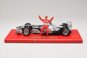 Ferrari F2004 #1 M. Schumacher Six Time World Champion 2004 クロームシルバー Hot Wheels 1:18 C7332 メタル - 画像 3/6