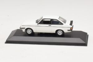 Ford Escort Mk1 TC ホワイト Minichamps 1:43 400081070 メタル