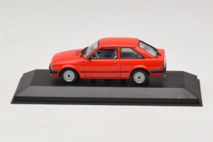 Ford Escort Mk3 3ドア レッド Minichamps 1:43 400085000 メタル