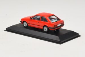 Ford Escort Mk3 3ドア レッド Minichamps 1:43 400085000 メタル - 画像 3/4