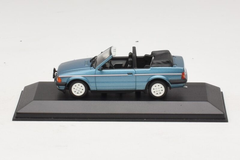Ford Escort Mk3 カブリオレ ブルー メタリック Minichamps 1:43 400085030 メタル