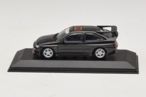 Ford Escort RS Cosworth ブラックメタリック Minichamps 1:43 430082106 メタル
