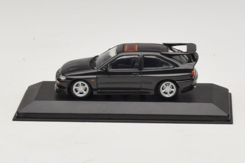 Ford Escort RS Cosworth ブラックメタリック Minichamps 1:43 430082106 メタル