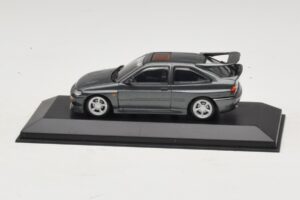 Ford Escort RS Cosworth ダークグリーンメタリック Minichamps 1:43 430086300 メタル
