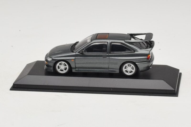 Ford Escort RS Cosworth ダークグリーンメタリック Minichamps 1:43 430086300 メタル