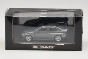 Ford Escort RS Cosworth ダークグリーンメタリック Minichamps 1:43 430086300 メタル - 画像 4/4