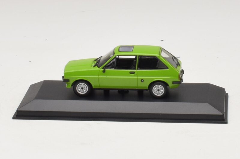 Ford Fiesta Mk1 ライトグリーン Maxichamps 1:43 940085100 メタル