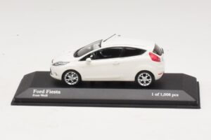Ford Fiesta Mk6 ホワイト Minichamps 1:43 400088002 メタル