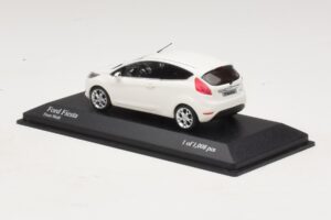 Ford Fiesta Mk6 ホワイト Minichamps 1:43 400088002 メタル - 画像 3/4