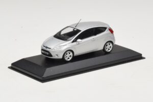 Ford Fiesta Mk7 Moondust Silver Metallic Minichamps 1:43 403088003 メタル - 画像 2/4