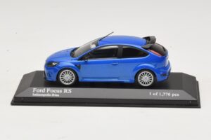Ford Focus RS Mk2 ブルーメタリック Minichamps 1:43 400088101 メタル