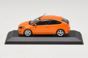 Ford Focus ST Mk2 Electric Orange Minichamps 1:43 400087302 メタル