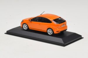 Ford Focus ST Mk2 Electric Orange Minichamps 1:43 400087302 メタル - 画像 3/4